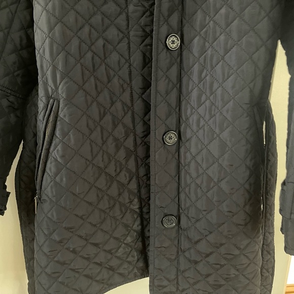 Gorgeous LK Bennett belted rain coat. Like new. Navy blue, quilted. Size US4 - Picture 3 of 15